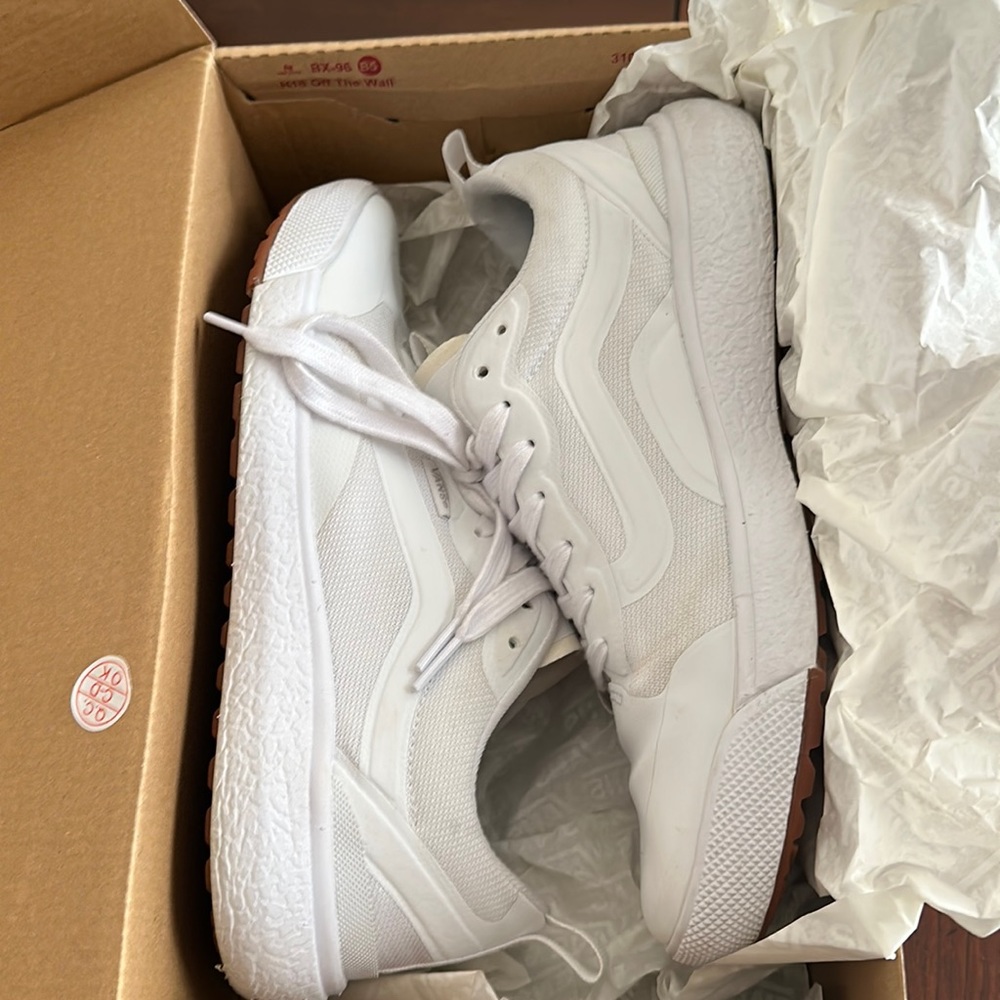 Vans Ultrarange Exo True White US Men 7.5 US Women 9 $100 retail
